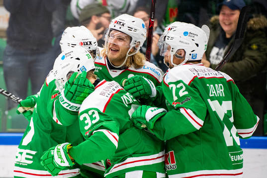 Rögles spelare jublar