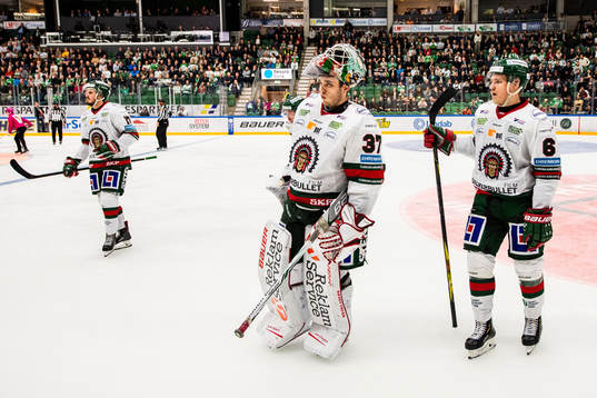 Frölundas Sebastian Stålberg, målvakt Johan Gustafsson