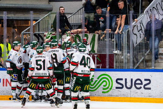 Frölundas spelare jublar