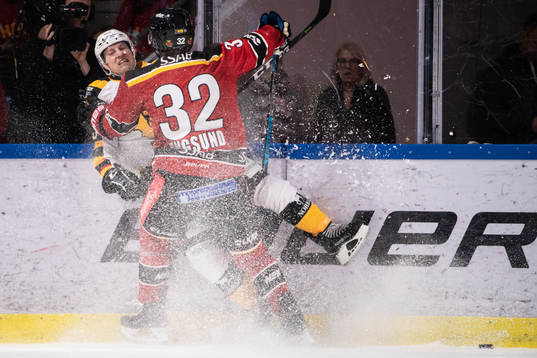 Luleås Oscar Engsund och Skellefteås +sk36+under