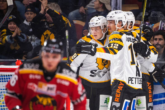 Skellefteås Adam Pettersson jublar