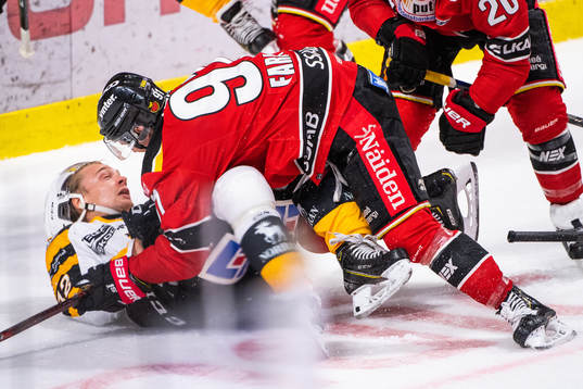 Skellefteås Adam Pettersson och Luleås Austin Farley