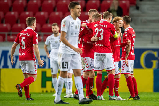 Kalmars Nils Fröling  jublar