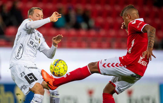 Kalmars Mikael Dyrestam och Häckens Viktor Lundberg
