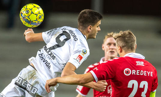 Kalmars Viktor Elm och Häckens Alexander Jeremejeff