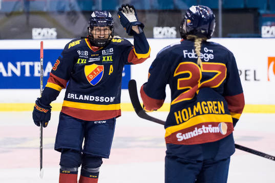 Djurgårdens Josefine Holmgren jublar