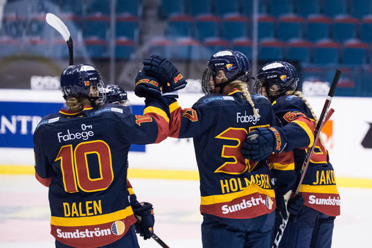 Djurgårdens Josefine Holmgren jublar
