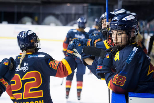 Djurgårdens Alice Östensson jublar med lagkamrater