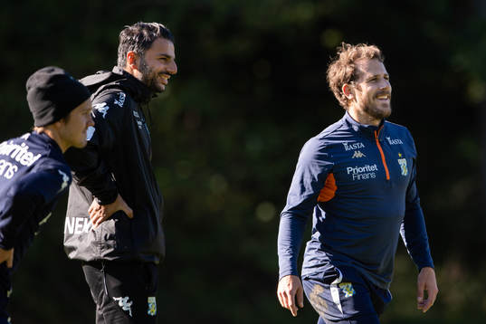 Tränare Poya Asbaghi och Tobias Hysén