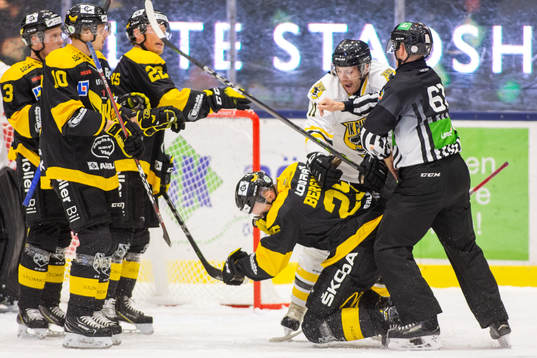 Bråk mellan Panterns Niklas Pavel och Västerås Marcus