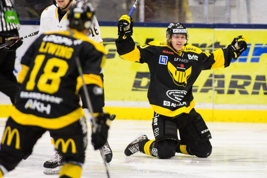 Västerås Isac Skedung jublar