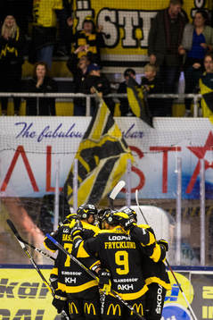 Västeråsspelare jublar