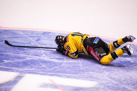 Luleås Einar Emanuelsson har ont
