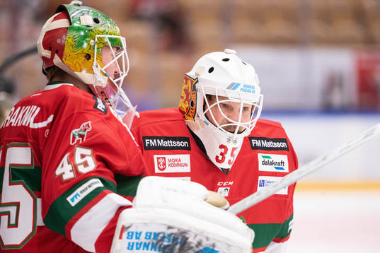 Moras målvakt Christian Engstrand och målvakt Isak Wallin