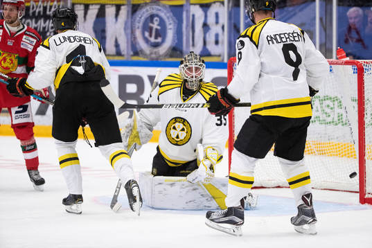 2-1 bakom Brynäs målvakt David Rautio och Niclas Lundgren
