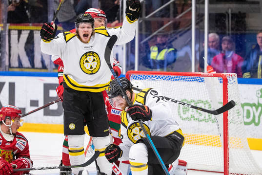 Brynäs Joachim Rohdin och Ludvig Nilsson jublar