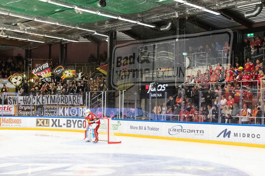Brynäs supporterns med banderoll