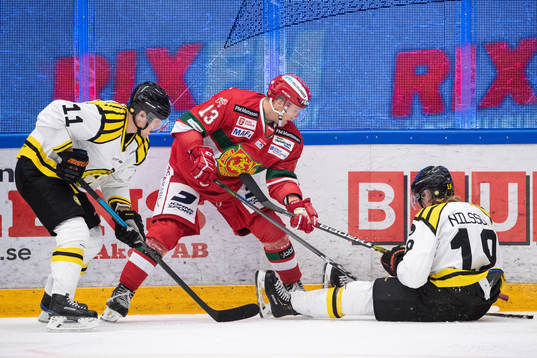 Brynäs Joel Kellman och Moras Emil Bejmo och Brynäs