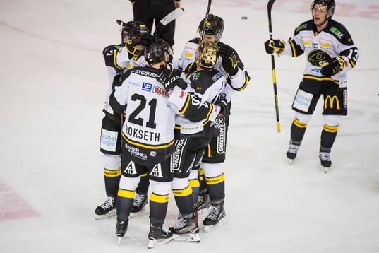 Mats Larsen Mostue of Stavanger Oilers celebrates with his