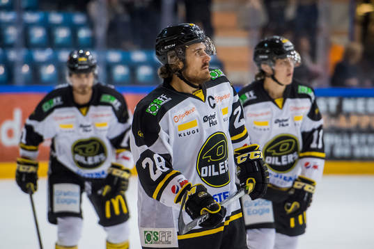 Kristian Forsberg of Stavanger Oilers looks dejected