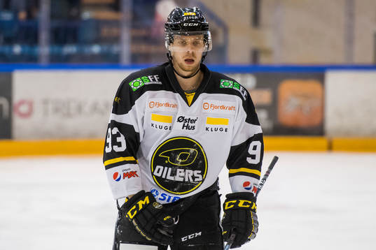 Markus Søberg of Stavanger Oilers looks dejected