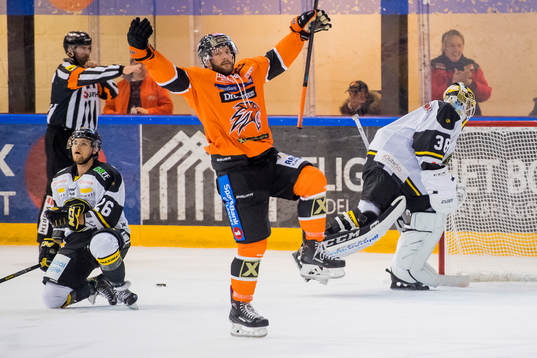 Shawn Edward Szydlowski of Frisk Asker celebrates
