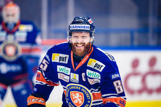 Växjös Liam Reddox grinar illa