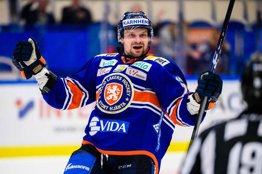 Växjös Janne Pesonen jublar när han tror att han gjort
