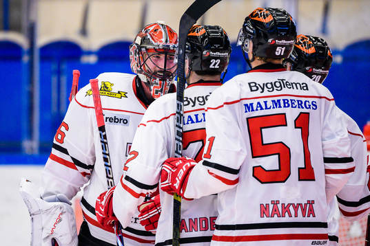 Örebros målvakt Stefan Steen jublar