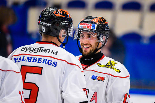 Örebros Aaron Palushaj jublar