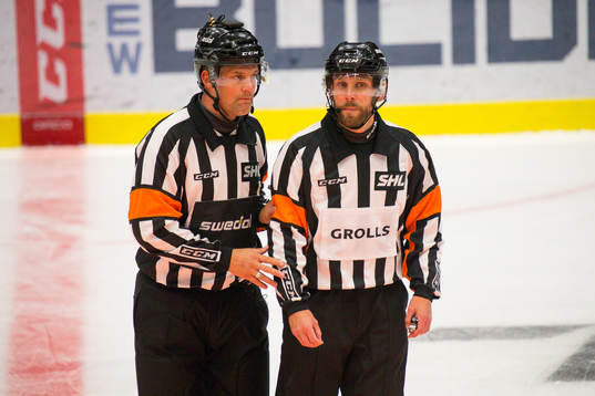 Domarparet Mikael Nord och Marcus Linde
