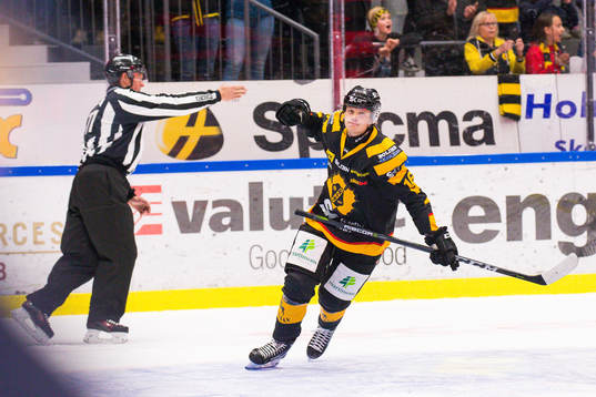 Skellefteås Linus Lindström jublar