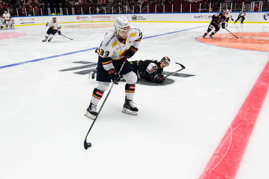 Malmö Redhawks Lars Bryggman och Djurgårdens Linus