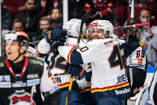 Djurgårdens Jacob Josefson och Emil Bemström jublar