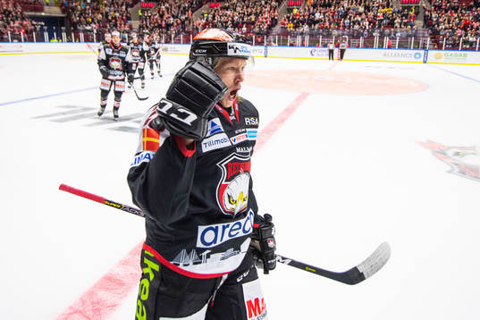 Malmö Redhawks Marcus Sylvegård jublar