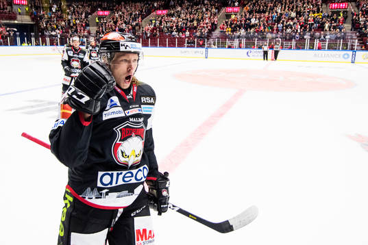 Malmö Redhawks Marcus Sylvegård jublar