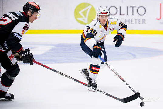 Malmö Redhawks Lars Bryggman och Djurgårdens Olle Alsing