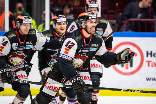 Malmö Redhawks Niklas Arell jublar