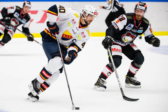 Djurgårdens Jacob Josefson och Malmö Redhawks Jens Olsson