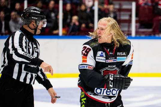 Domare Ludvig Lundgren och Malmö Redhawks Marcus