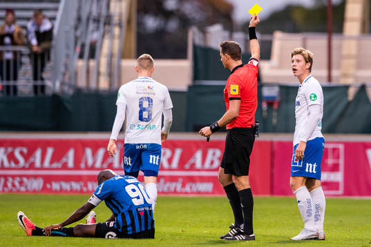 Norrköpings Alexander Fransson får gult kort