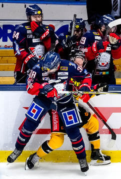 Luleås Austin Farley blir krossad av Linköpings Johan