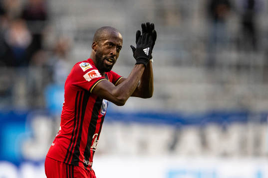 Östersunds Ronald Mukiibi jublar