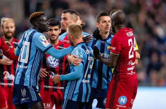 Bråk mellan Djurgårdens Haris Radetinac och Östersunds