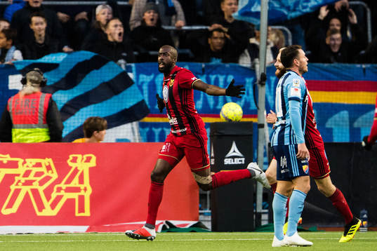 Östersunds Ronald Mukiibi jublar