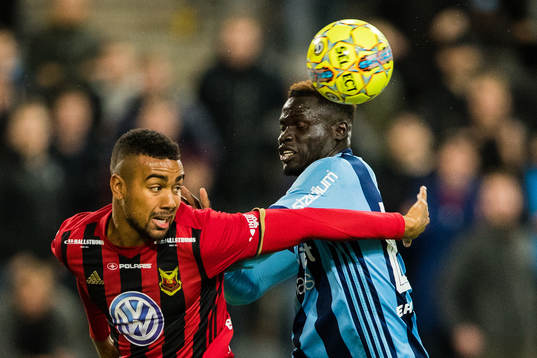 Östersunds Noah Sonko Sundberg och Djurgårdens Aliou Badji