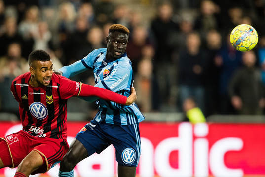 Östersunds Noah Sonko Sundberg och Djurgårdens Aliou Badji