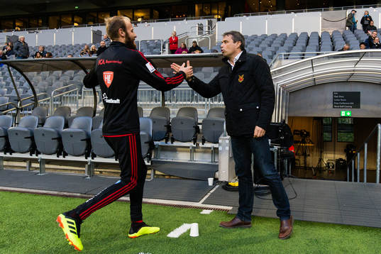 Östersunds Curtis Edwards och ordförande Daniel Kindberg