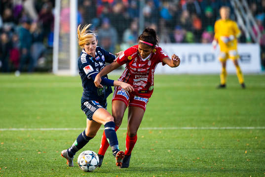 Linköpings Kosovare Asllani och Piteås Madelen Janogy