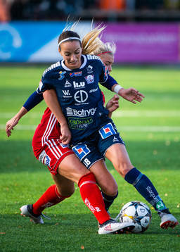 Linköpings Kosovare Asllani och Piteås Ellen Löfqvist